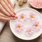 Labākās mājas procedūras, lai izārstētu bojātus nagus un sausas kutikulas