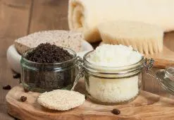 Pašdarināts ķermeņa skrubis - labākā recepte zīdaini gludai ādai [DIY]